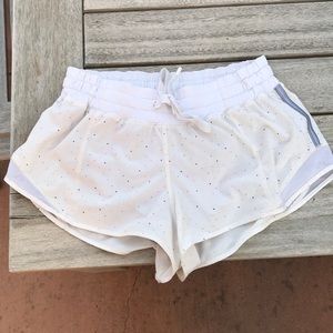 Lululemon Hotty-Totty Shorts Size 6 For Sale!